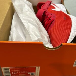 Nike Revolution 5 Flyease (Size 10.5) - brand new in box